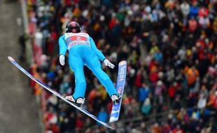 Le Norvégien Anders Jacobsen a a frappé les esprits en dominant le concours d'Oberstdorf, première étape de la prestigieuse tournée des Quatre tremplins de saut à skis, dimanche.