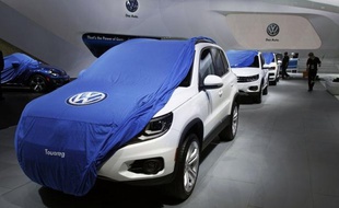 Le premier constructeur automobile européen, l'allemand Volkswagen, a ouvert mercredi sa centième usine mondiale au Mexique, avec 700 nouveaux postes à la clé, en vue de soutenir son expansion en Amérique du Nord.