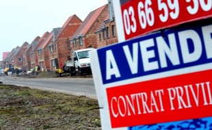 L'avenir s'assombrit pour le secteur du logement neuf avec une chute, annoncée mardi, de près de 25% des ventes des promoteurs au troisième trimestre et un plongeon de 20% des permis de construire en octobre, signe que l'année 2013 ne sera pas meilleure par rapport à 2012.