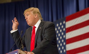 Donald Trump à la tribune d'un de ses meetings de campagne, le 30 décembre 2015