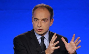 Jean-François Copé, secrétaire général de l'UMP, a salué jeudi dans l'adoption du plan de sauvetage de la monnaie commune "un accord crucial, à la hauteur de la crise de la zone euro", qui "en sort grandie".