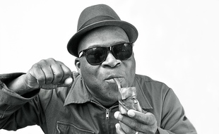 Barrence Whitfield & The Savages n'est pas là pour vapoter.