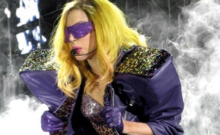 La chanteuse Lady Gaga à Londres, le 16 décembre 2010