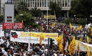 Mainfestation à Athènes contre la fermeture de la télévision publique grecque, le 13 juin 2013.