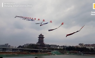 Un Chinois a réussi à faire s'envoler un cerf-volant de 700 mètres de long.