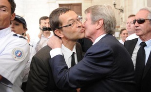 Nicolas Bonnemaison et Bernard Kouchner le le 20 juin 2014 au tribunal à Pau