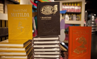 Des romans de Roald Dahl exposés dans une librairie de New York.