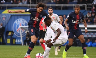 Cavani et Mbappé lors de PSG-Amiens le 20 octobre 2018.