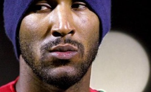 L'attaquant français de Bolton, Nicolas Anelka, s'est engagé jusqu'en juin 2012 avec Chelsea, ont annoncé vendredi les deux clubs.