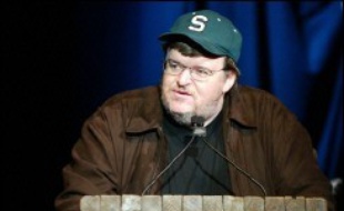 Le cinéaste polémiste Michael Moore, auteur du brûlot anti-Bush "Fahrenheit 9/11", espère sortir en 2007 son prochain film, consacré au système de santé américain, a-t-il annoncé dans un message en ligne lundi sur son site internet.