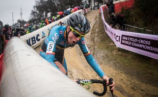 La Belge Femke Van Den Driessche lors des Mondiaux de cyclo-cross 2016 où un moteur a été découvert dans son vélo, le 30 janvier 2016.