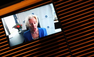 la directrice de l'Agence européenne du médicament Emer Cooke, le 16 mars 2021 lors de sa conférence de presse sur le vaccin AstraZeneca.