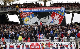 Les supporters de l'OL pendant un match contre l'ASSE à Gerland le 28 avril 2013.
