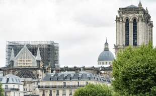 Déjà certaines parties fragiles de Notre-Dame de Paris ont été étayées.