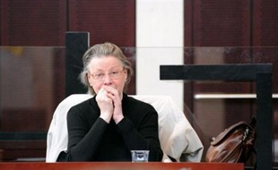 Le parquet de Pontoise a annoncé jeudi qu'il ne ferait pas appel de la décision d'acquittement de Lydie Debaine, qui avait tué en 2005 sa fille unique, handicapée motrice cérébrale de 26 ans dont l'état de santé se dégradait, rendue mercredi par la cour d'assises du Val-d'Oise.