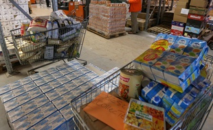 Strasbourg le 26 11 2013. La banque alimentaire et ses bénévoles se préparent pour la grande collecte annuelle.