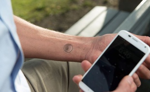 Un «tatouage électronique» de Motorola, fabriqué par VivaLnk.