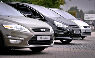 Le constructeur automobile américain Ford envisage de fermer son usine belge qui emploie plus de 4.300 personnes à Genk, dans le nord du pays, a rapporté mercredi le Wall Street Journal, citant des sources proches du dossier.