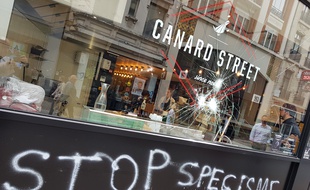 Lille, le 4 juin 2018. Le restaurant Canard Street, dans le rue de Bethune, a ete vandalise par des militants contre le specisme.