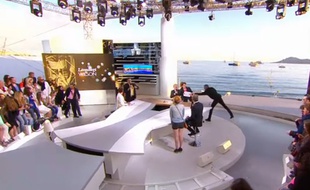 Le plateau du Grand journal de Canal+ le 14 mai 2014.