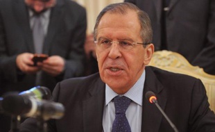 La Russie a critiqué mardi le président syrien Bachar al-Assad au moment où les 15 pays membres du Conseil de sécurité de l'ONU négociaient âprement un projet de déclaration destiné à soutenir la médiation de Kofi Annan et à faire pression sur la Syrie.