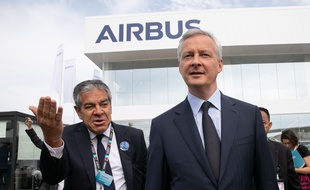 Bruno Le Maire sur le stand d'Airbus au salon du Bourget, le 18 juin 2019.