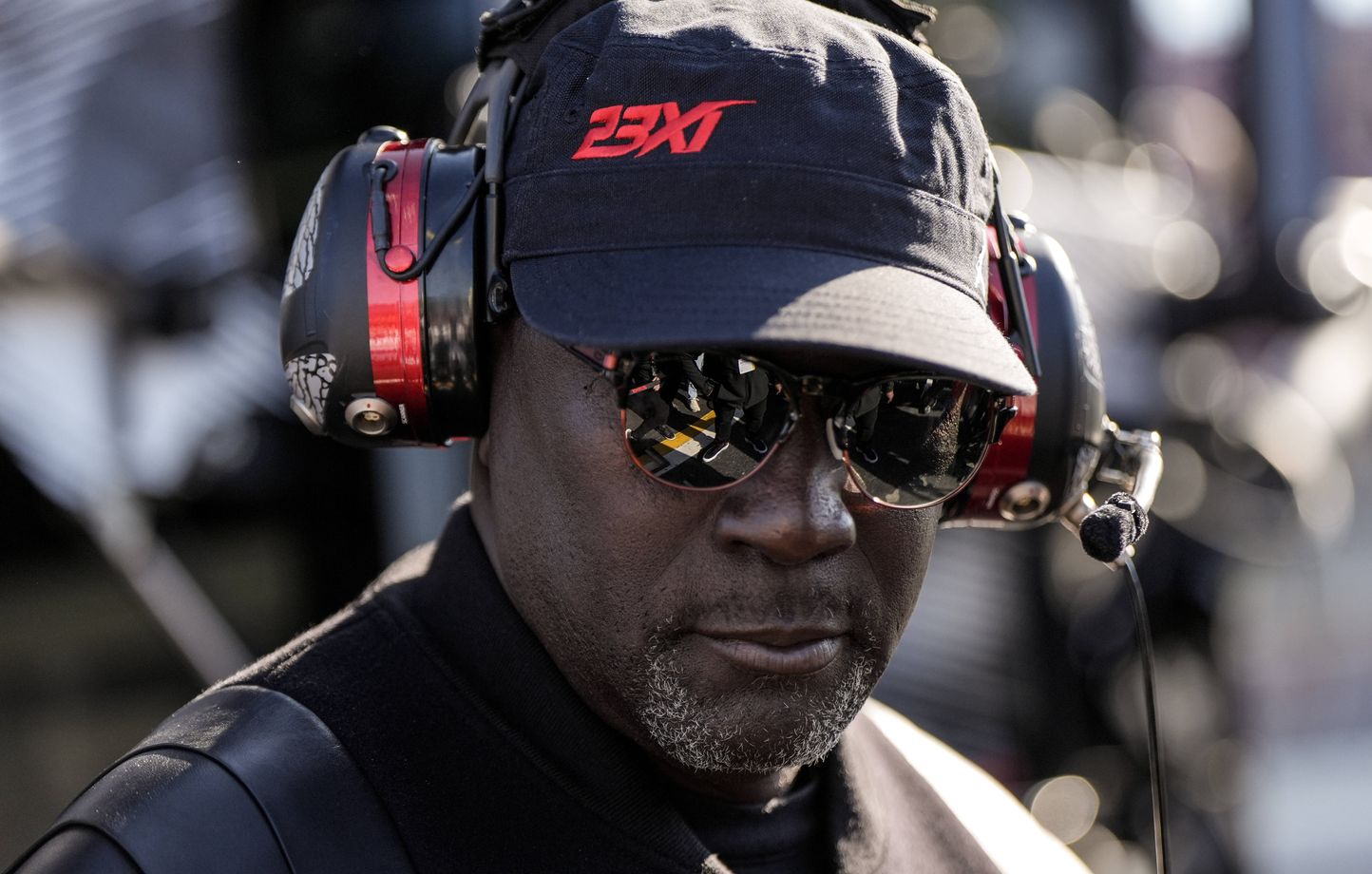 Incognito à SixFourslesPlages, Michael Jordan se traîne sur la piste