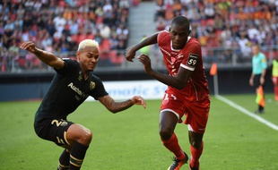 Moussa Niakhaté (à gauche) et le VAFC se sont imposés à Starsbourg