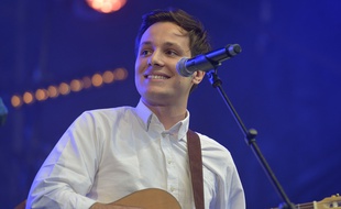 Le chanteur Vianney lors d'un concert au parc de l'Ile de la Jatte a Levallois-Perret.