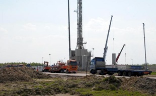 Une exploitation de gaz de schiste à proximité du village de Grzebowilk en Pologne, le 27 avril 2011