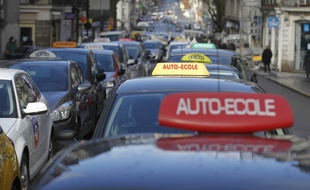 Auto-écoles. (Illustration)