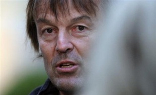 "Si la réponse à la crise écologique est une priorité du gouvernement, pourquoi faut-il tant de temps pour entrer dans le concret?", se demande Nicolas Hulot dans un "rapport d'étape" diffusé par sa fondation sur le site du Pacte Ecologique (pacte-ecologique.org).Il "est aujourd'hui question de repousser cette échéance à l'automne", s'alarme le lobbyiste écologique.