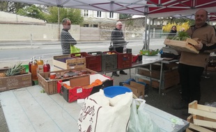 Illustration d'un marché à Lyon depuis les mesures de confinement imposées pour enrayer l'épidémie de coronavirus.