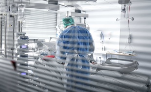 Ils sont prêtres ou diacres mais avant tout médecins et oeuvrent au quotidien dans les hôpitaux ou cliniques de France (illustration)