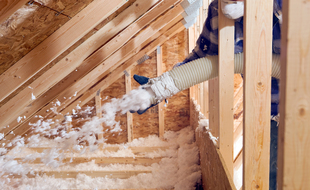 À l'intérieur pour plus de simplicité ou à l'extérieur pour une protection complète, l'isolation des combles doit être faite avec soin.