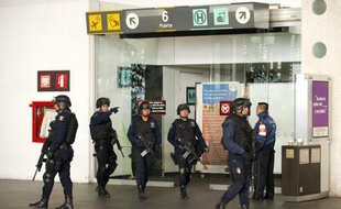 La police mexicaine a remplacé tous ses agents chargés de la sécurité à l'aéroport international de Mexico, où s'était produit en juin une fusillade entre policiers dans une affaire de trafic de drogue.