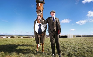 Le cheval Morestead et son costume.