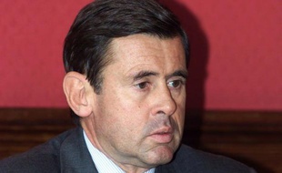 Georges Plassat, actuellement PDG du groupe Vivarte, a été nommé directeur général du distributeur Carrefour à compter du 2 avril, avant d'en prendre également la présidence à l'issue de la prochaine assemblée générale du 18 juin, a annoncé le groupe lundi dans un communiqué.