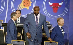 Horace Grant (centre) lors de la draft NBA, le 15 mai 2019.