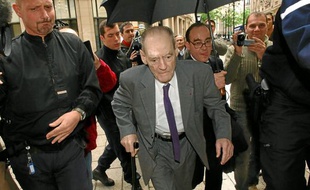 Le 29 avril 1986, le Pr Pierre Pellerin (au c.) avait déclaré : « La santé n'est absolument pas menacée. »
