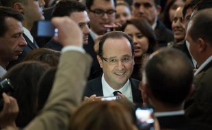 La cote de confiance de François Hollande a une nouvelle fois chuté (-3) en mars à 27%, le plus bas taux jamais enregistré, depuis 1981, par un chef de l'Etat au 11e mois de son mandat, selon le baromètre mensuel TNS Sofres pour Le Figaro Magazine, réalisé avant les aveux de Jérôme Cahuzac.