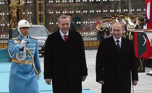 Les présidents turc et russe Recep Tayyip Erdogan et Vladimir Poutine au palais présidentiel d'Ankara le 1er décembre 2014