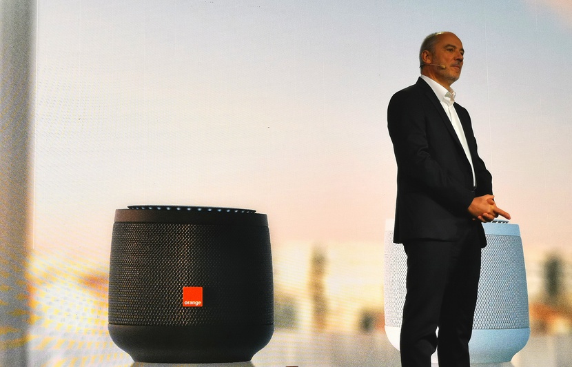 Le PDG d'Orange Stéphane Richard présente son enceinte intelligente le 12 décembre 2018. — CHRISTOPHE SEFRIN/20 MINUTES © Veuillez patienter pendant quelque instant