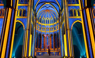 Le spectacle Lyon née de la lumière qui devait être joué du 22 octobre au 11 novembre en la cathédrale Saint-Jean de Lyon est reporté d'un an.