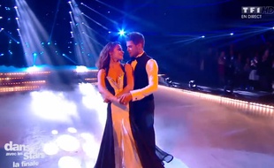 Denitsa Ikonomova et Rayane Bensetti, dans la finale de Danse avec les stars saison 5, sur TF1, le 29 novembre 2014.