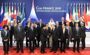 EN DIRECT - Deuxième et dernier jour du G20 à Cannes. Après une première journée parasitée par le casse-tête grec, les grandes puissances tentent d'afficher un front uni face à la crise de la dette et aux soubresauts venus d'Athènes, qui risquent de déclencher une "réaction en chaîne" pour l'économie mondiale.