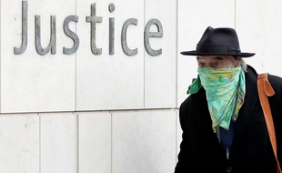 L'ancien journaliste Ian Bailey, à son arrivée au tribunal à Dublin, en Irlande, le 15 juillet 2020.