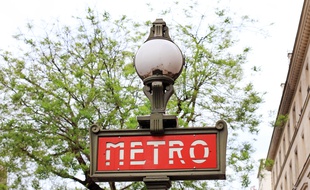 Une entrée de métro à Paris. (Illustration)