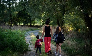 La commission indépendante sur l'inceste publie ce mercredi trois recommandations pour mieux protéger les enfants victimes et le parent qui dénonce ces violences sexuelles.
