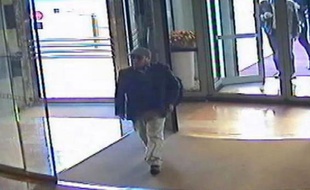 La police norvégienne a diffusé samedi des images montrant un homme et une femme qu'elle soupçonne d'être les auteurs du vol mercredi à Oslo de bijoux d'un roi ghanéen, Otomfuo Osei Tutu II.